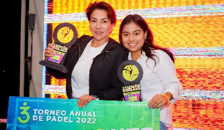  Daniela Bautista y Monse.