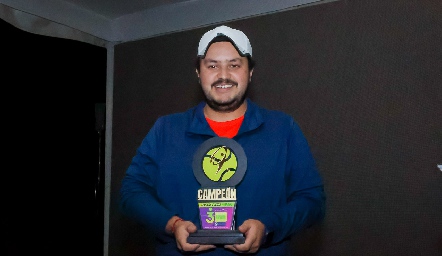  Mauricio Correa.