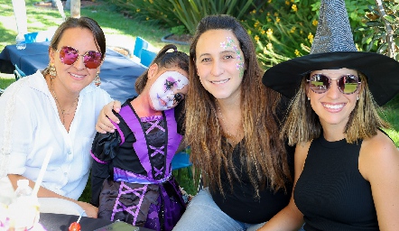  Alejandra, Montse, Cristina y Ursula.