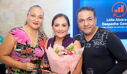  Araceli Martínez, Lidia Bravo y Marco Antonio Espinoza.