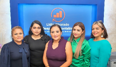  Lucía Mendoza, Jessi Quistiano, Lidi Bravo, Liliana Domínguez y Gaby Fraga.