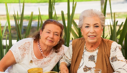  Leticia Inurrigarro y Olga María González.