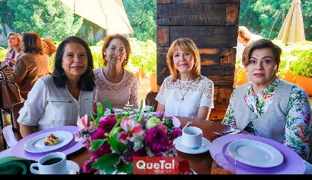 Mary Torres, Lourdes Ríos, Lucy Estrada y Lupita González.