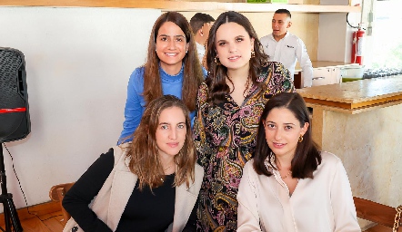  Mónica Medlich, Lucia Hernández, Maite Soberón y Daniela de Hernández.