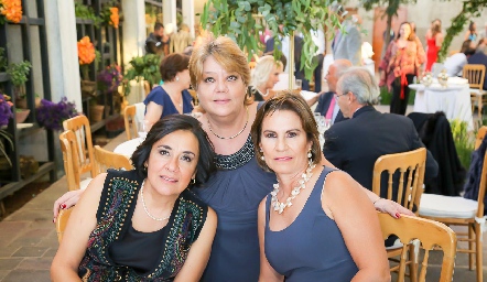  Martha Aranda, María Dolores Pro y Carmen Andrés.