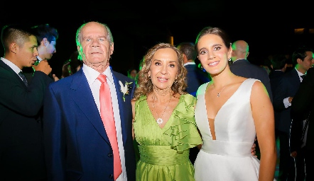  Carlos Díaz, Maru Velázquez y Mercedes Díaz.