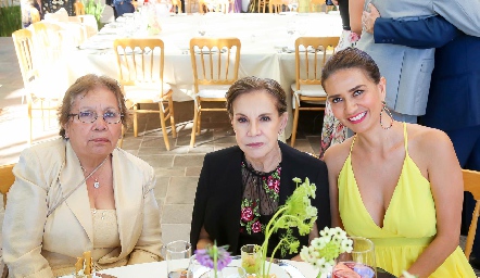  Prisca de León, Clara Luz Portales y Denisse Lara.