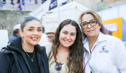  Carla Hernández, Marcela Zapata y Coquis Terrazas.