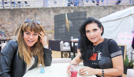  Martha Ríos y Lili Sánchez.