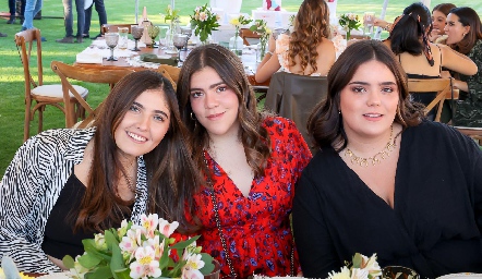  Andrea Salazar, Larissa Gazcón y Carlota de la Garza.
