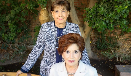  Claudia Palomina y Alicia de Tanus.