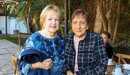  Lynette Pizzuto y Lulú Cortés.