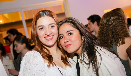  María José Villalobos y Regina Gil.