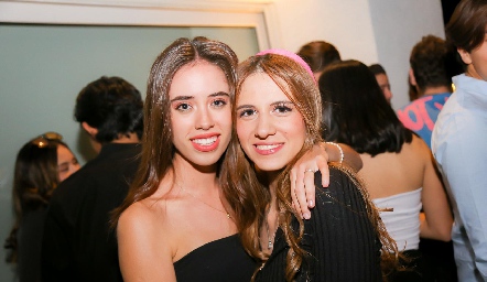  Elsa Mendoza y Vale Juárez.
