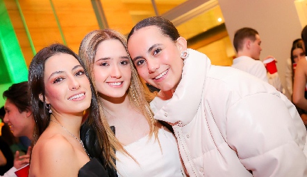  Marina Nieto, Marina Herrera y Daniela.