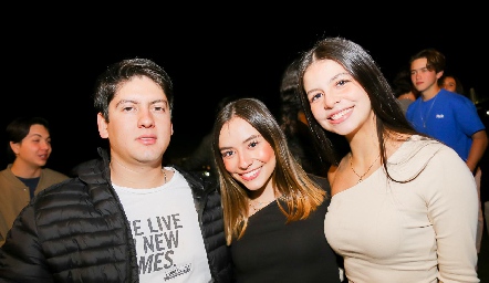  David Zúñiga, Camila Gallegos y Majo Pamplona.