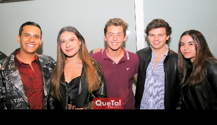  Mauricio, Isabela Varela, Carlos Novoa, Gus Gómez y Estefanía.