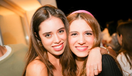  Elsa Mendoza y Valeria Suárez.