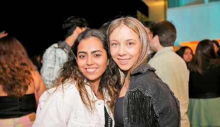  Pili Medina y Caro González.