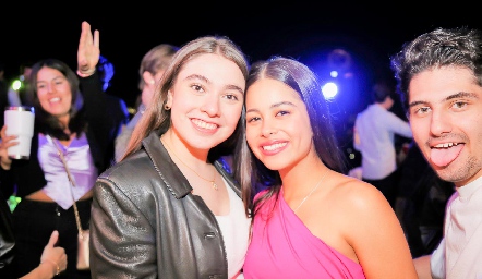  Adriana Ortiz y Diana Córdova.