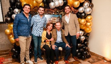  Marcelo, Rodrigo, Ana Emelia, Alejandro y Alejandro Pérez.