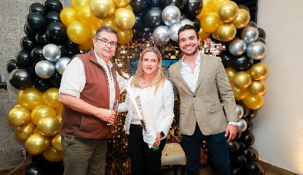  Juan Carlos Pérez, Elizabeth Ramírez y Alejandro Pérez.
