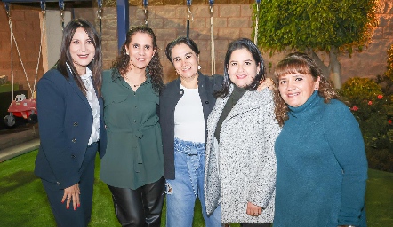  Manena Alonso, Norma García, Rosa María González, Keta Contreras y Carla Contreras.