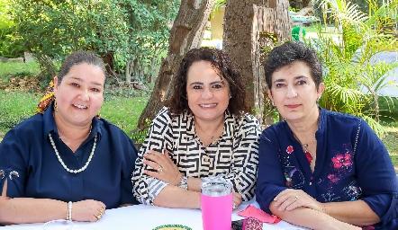  Mónica Berlanga, Coco Leos y Julia Teresa González.