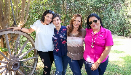  Zenaida Lapuente, Julia Teresa González, Conchita González y Carmen Herrera.