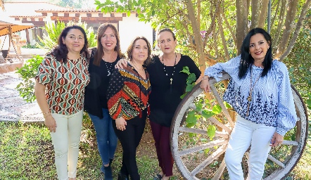  Lupita González, Lourdes Villalobos, Dora Uresti, Sofía Martín y Lucía Martínez.