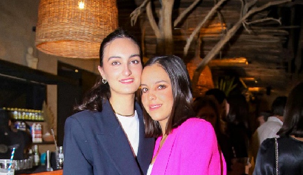 Lorenza Gárate y Ximena Delsol.