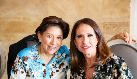  Martha Portillo y Maru Díaz Infante.