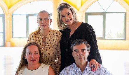 Karina Navarro, Claudia Gouyonnet, Rocío Valle y Poncho Ortiz.