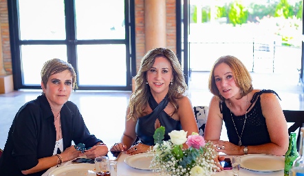  Claudia Hinojosa, Ale Padilla y Adriana Padilla.