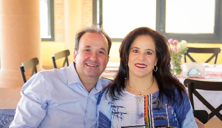  Héctor Hinojosa y Marcela del Peral.
