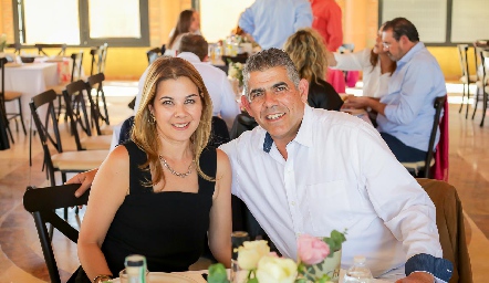  Lety Sánchez y Carlos Gouyonnet.
