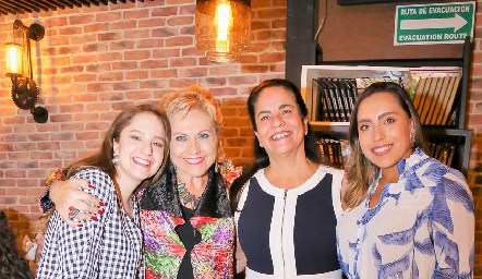  Elsa Dahda, Lucy Lastras, Elsa Martínez e Isa Lastras.