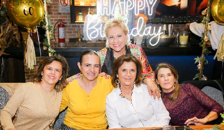  Norma Medellín, Liliana Chalita, Lucy Lastras, Irasema Medellín y Maite Bustindui.