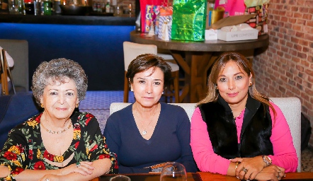  Estela Martínez, Estela Tobías y Laura LLanas.