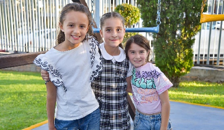 Ana Victoria, Luciana y María.
