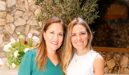  Cristina Gálvez y Joselyn Cano.