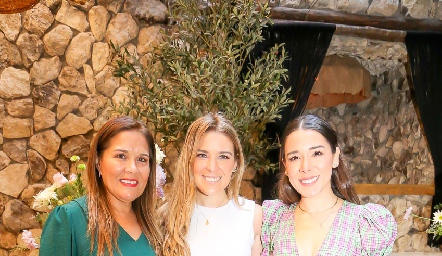  Cristina Gálvez, Joselyn Cano y Michell Cano.