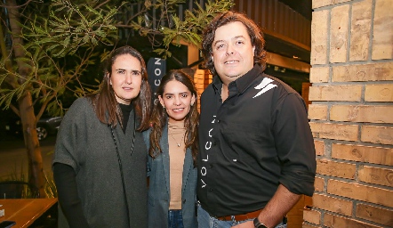  María José Arenas, Daniela Castro y Alejandro Leautaud.