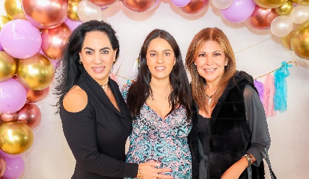  Elsa Nájera de Espinosa, Andrea Espinosa y Adriana Rueda.
