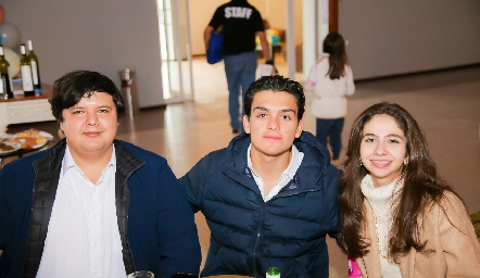  Edgardo Martínez, Mario Macías y Daniela Mendizábal.