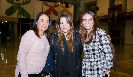  Marta López, Daniela Ramos y Gris Casas.