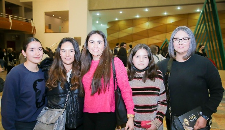  Inés Díaz, Ana Paula Valdés, Claudia Fortis, Valentina Muñoz y Graciela Ibarra.