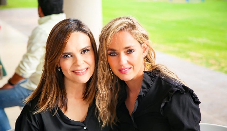  Alejandra Díaz de León y María Torres.