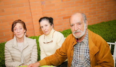  Lucía Castorena, María del Pilar Güemes y Dámaso Güemes.