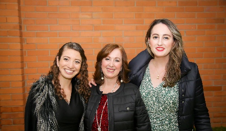  Nancy, Lola Mercado y Adela Reynoso.